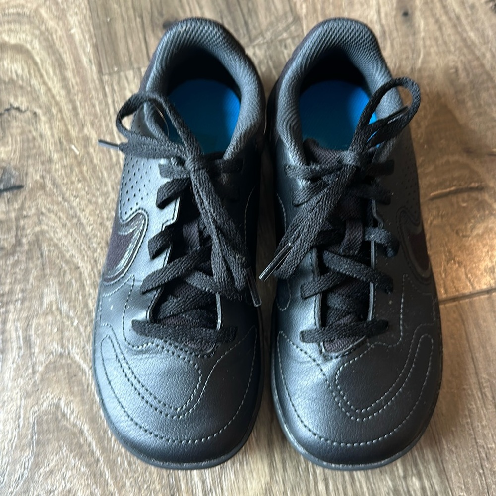 Nike kids indoor soccer shoes black (size 13)